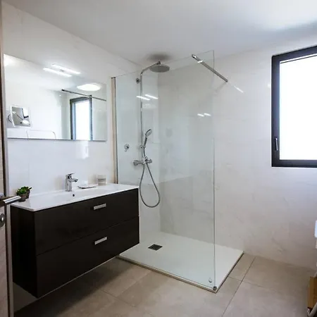 Appt 2 Chambres, Neuf Proche De Toutes Commodites. 아파트
